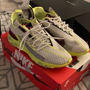 Nike React ISPA men’s 7 8.5 women’s sneakers